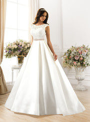 красивое свадебное платье коллекции NAVIBLUE BRIDAL